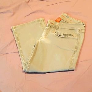 Cropped khakis, green color